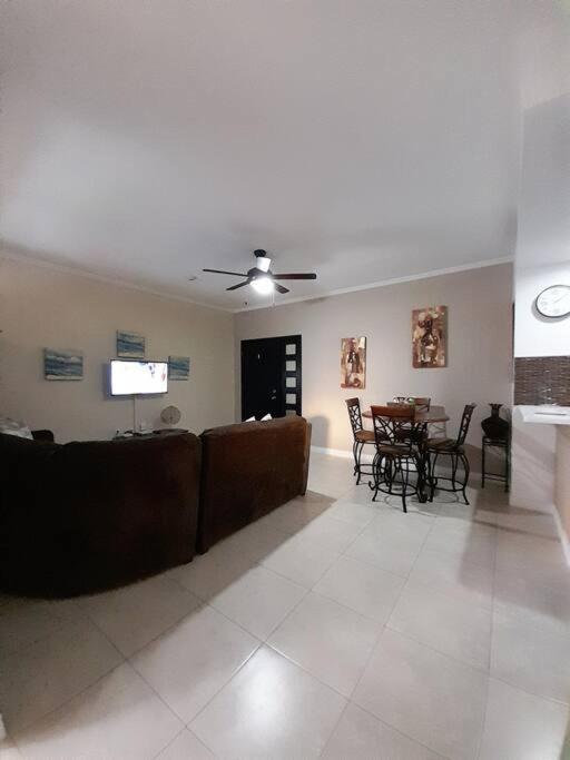 קינגסטון Choose To Be Happy At Brompton Estates - One And Two Bedroom With Pool מראה חיצוני תמונה